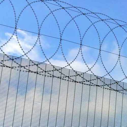 Corrosion-Resistant Concertina Wire: Galvanized and Stainless Steel Options for Harsh Environments